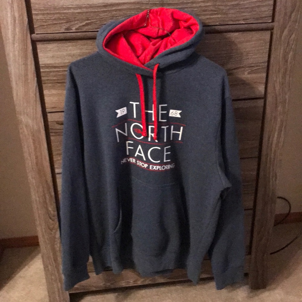 SOLD Men’s north face sweatshirt